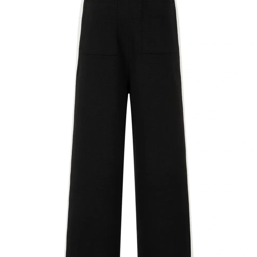 Спортивные брюки с лампасами