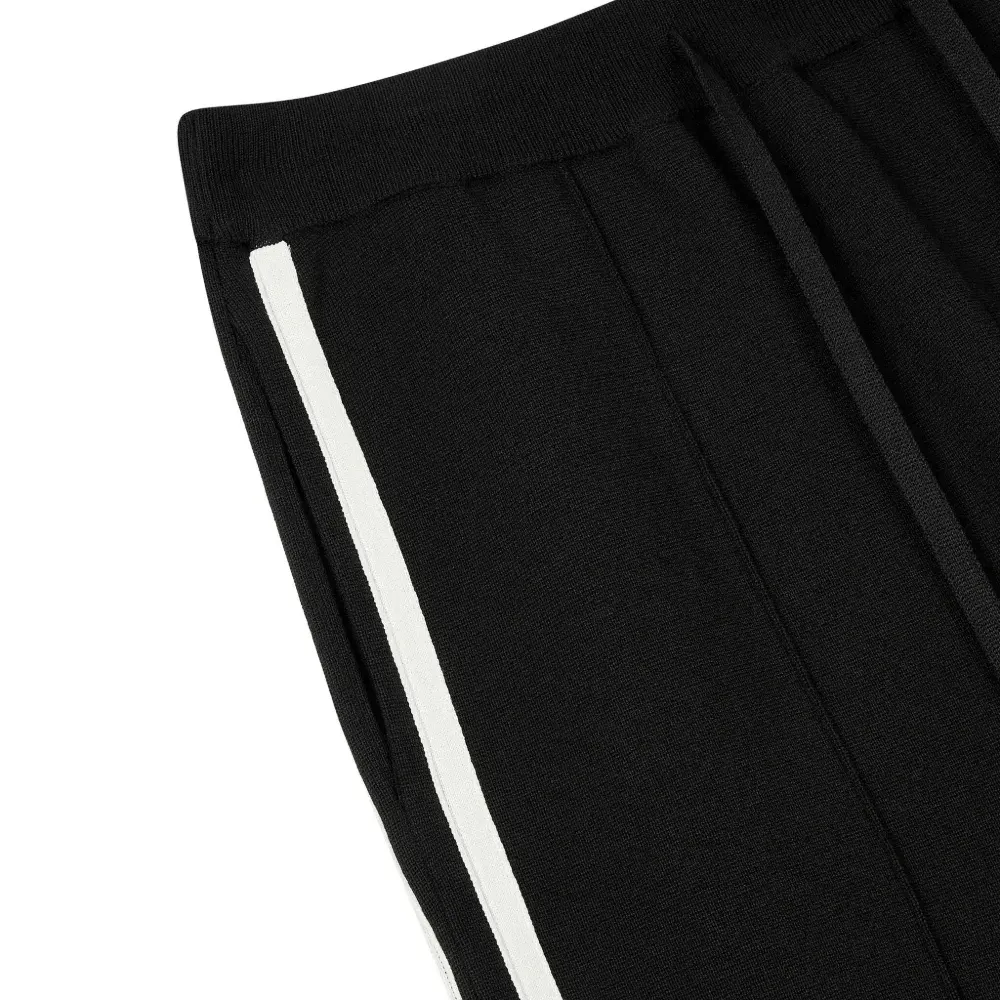 Спортивные брюки с лампасами