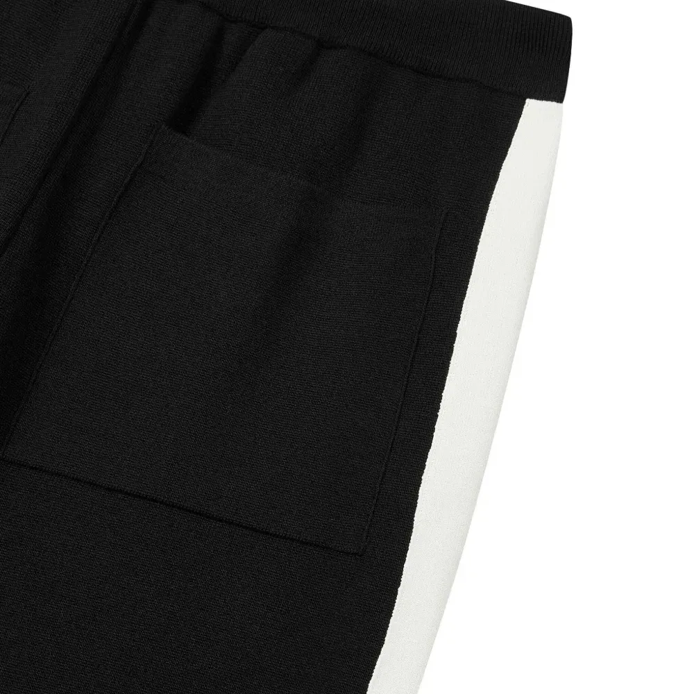 Спортивные брюки с лампасами