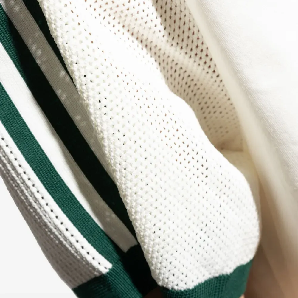 Футболка с сетчатой вставкой