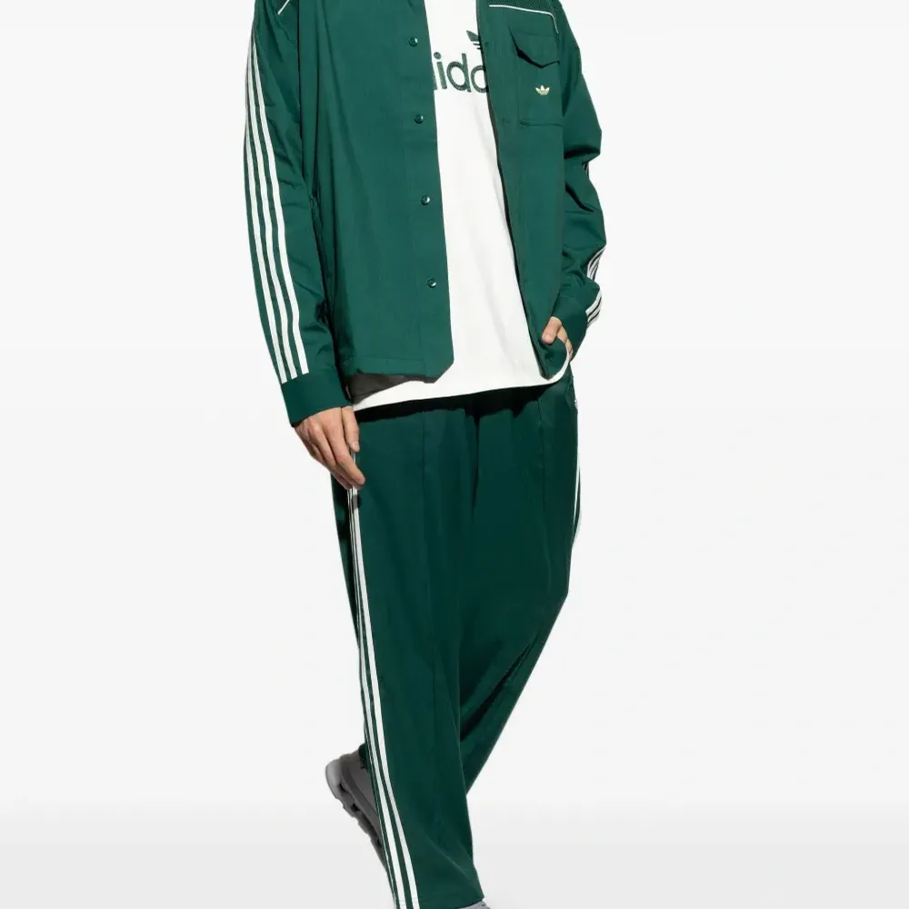 Футболка с сетчатой вставкой