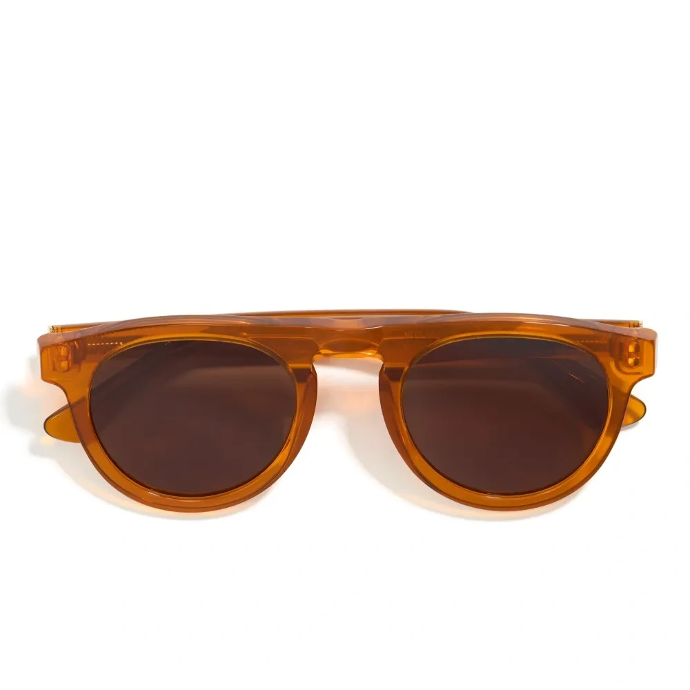 Солнцезащитные очки в круглой оправе