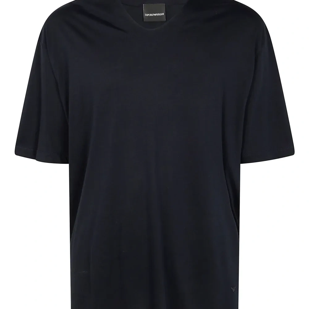 Футболка с V-образным вырезом