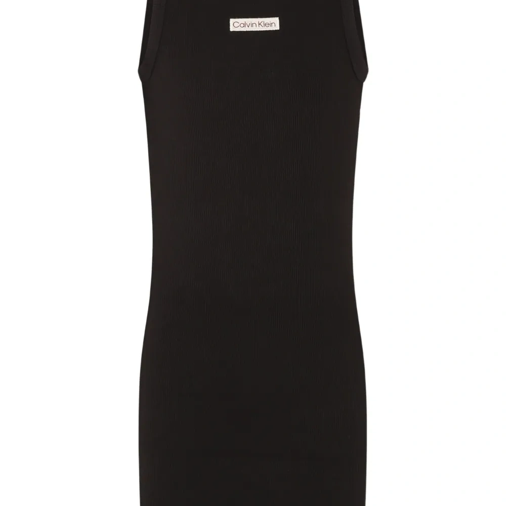 Платье с нашивкой-логотипом