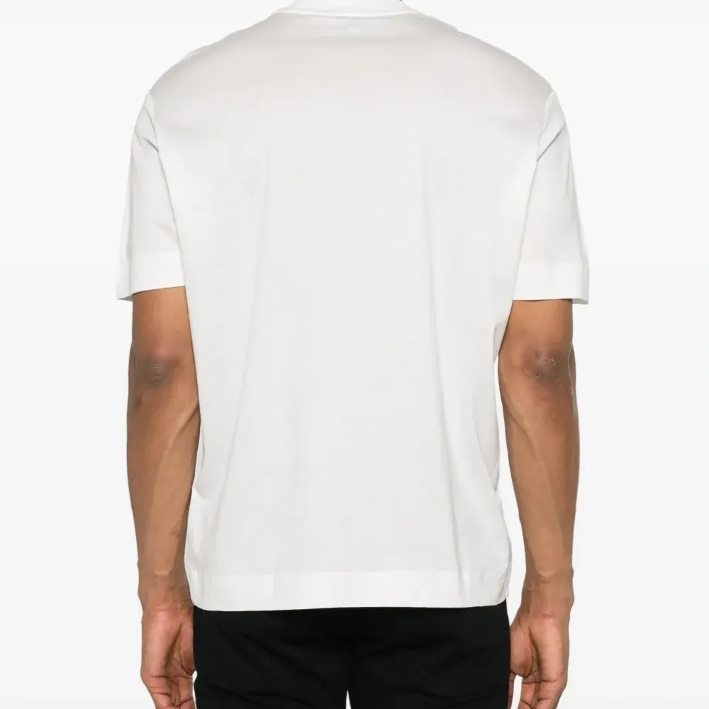 Футболка с вышитым логотипом