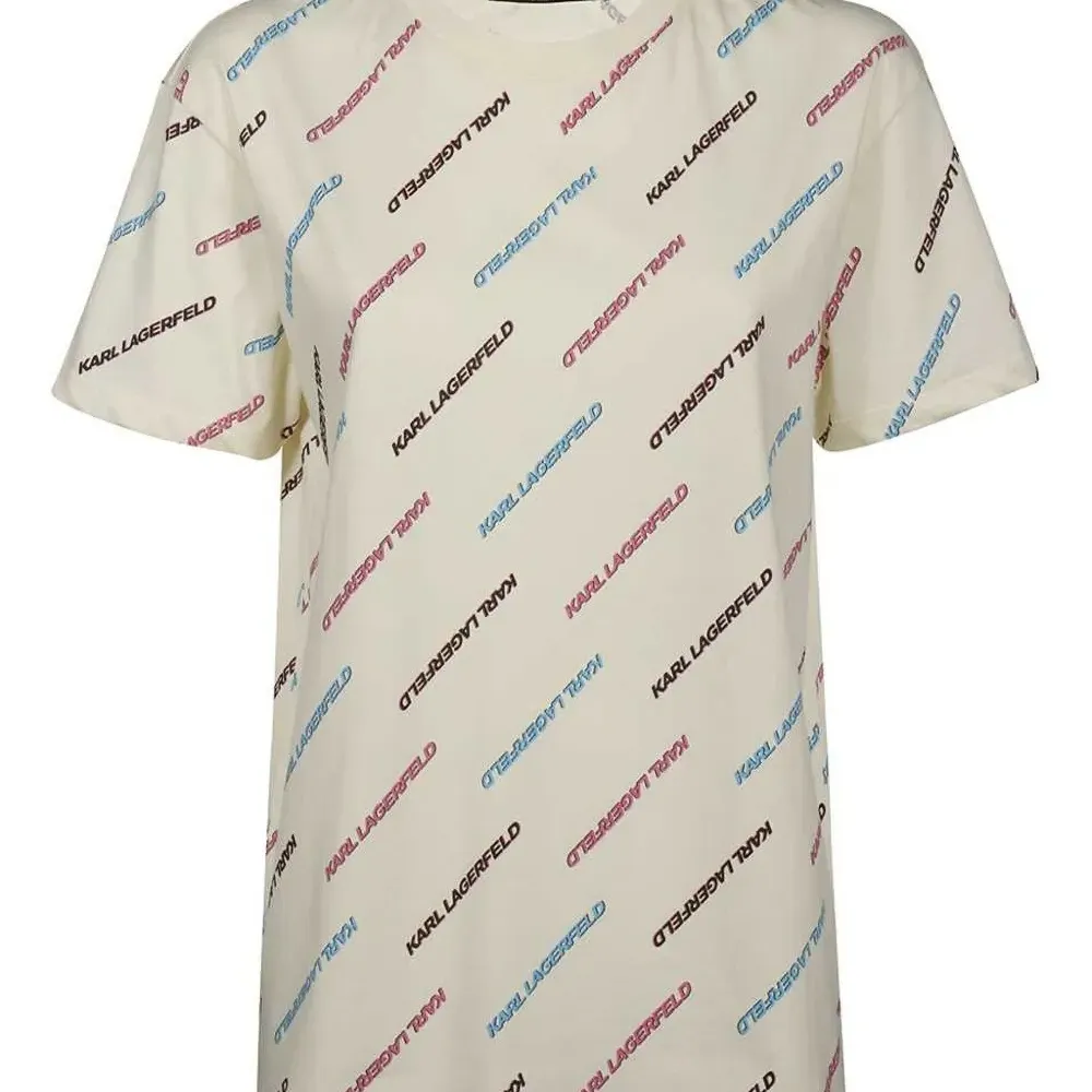 Футболка с логотипом