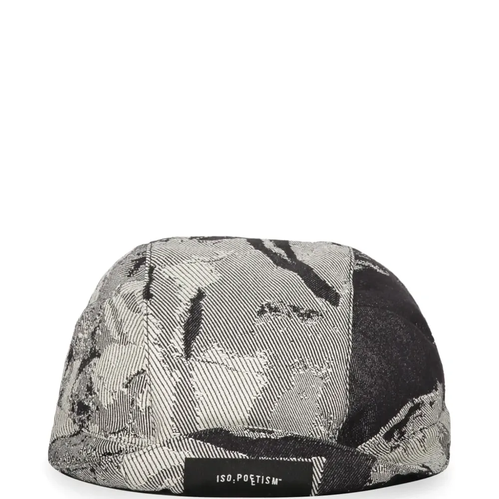 Жаккардовая кепка с узором