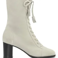 Ботинки на шнуровке с кисточками