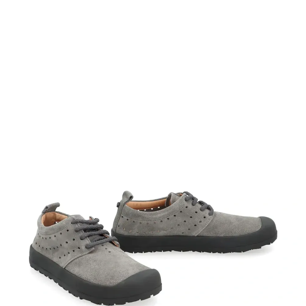 кроссовки на шнуровке