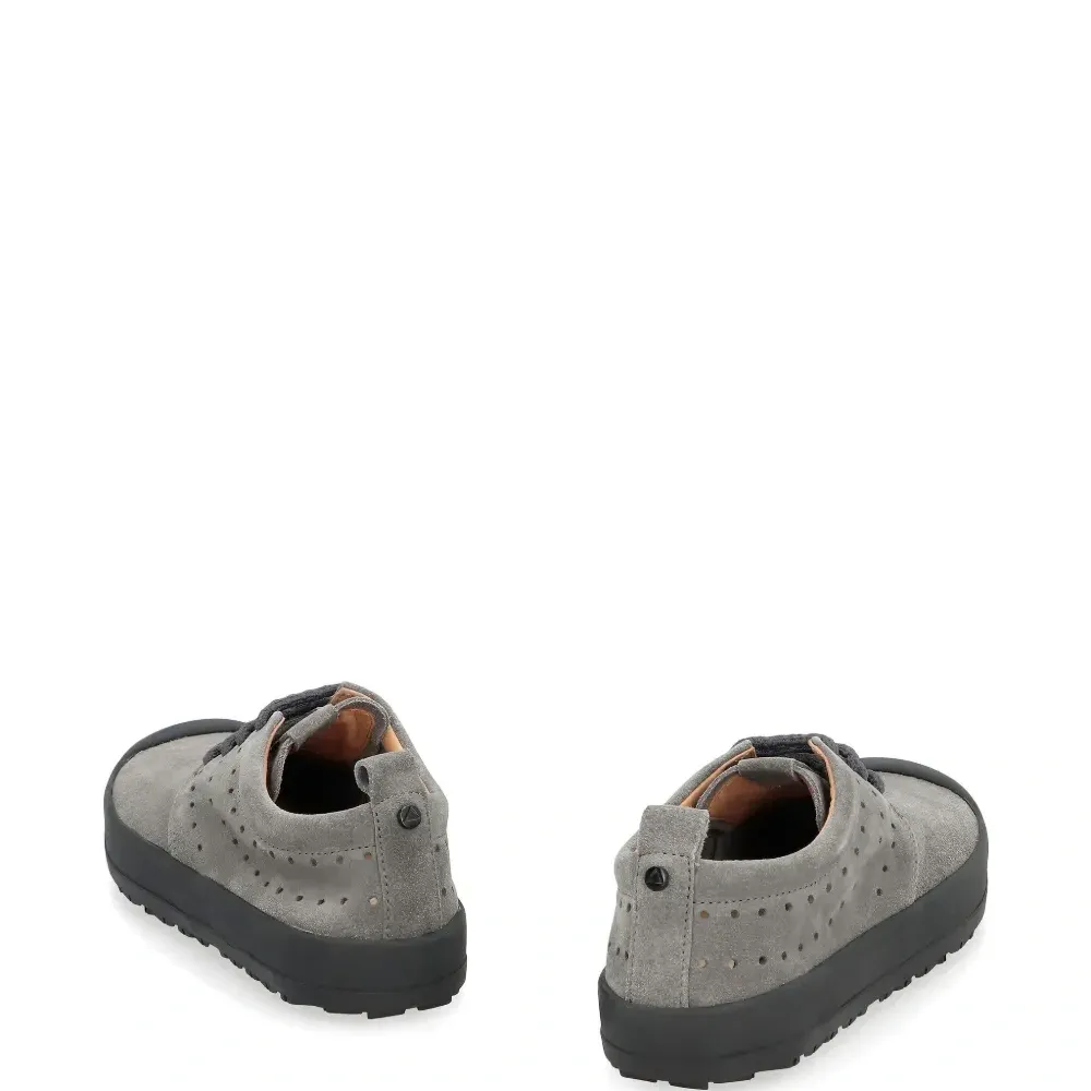 кроссовки на шнуровке