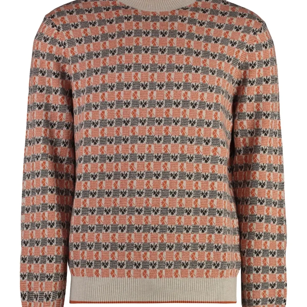 Свитер с геометричным узором