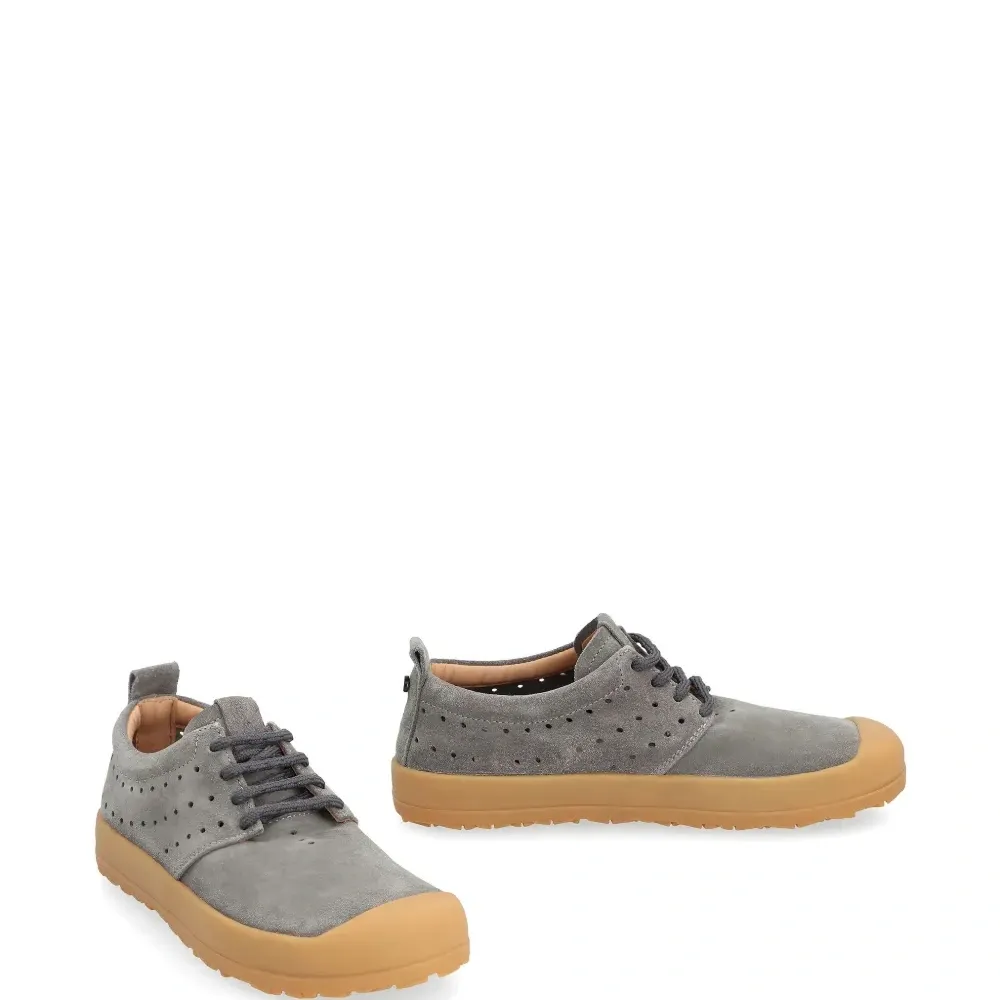 кроссовки на шнуровке