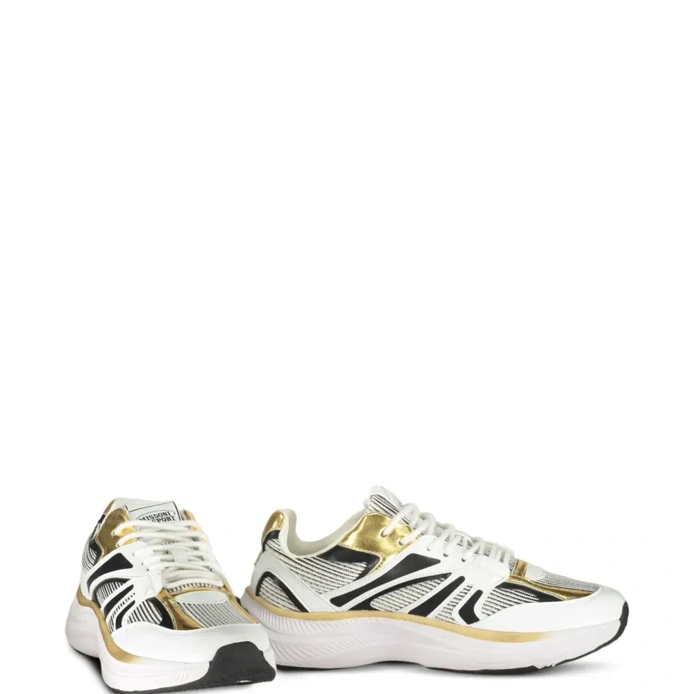 Кроссовки с логотипом