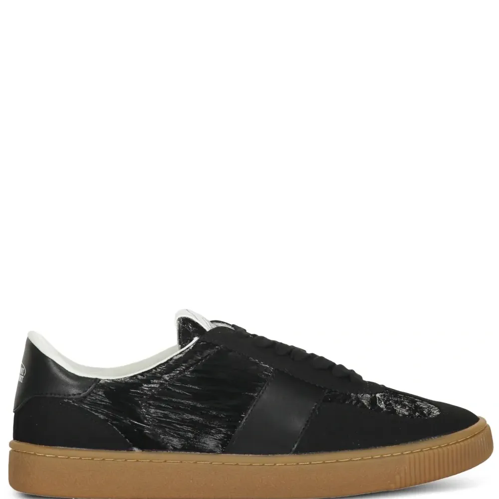 Кроссовки с закругленным носком и логотипом Кроссовки с закругленным носком и логотипом