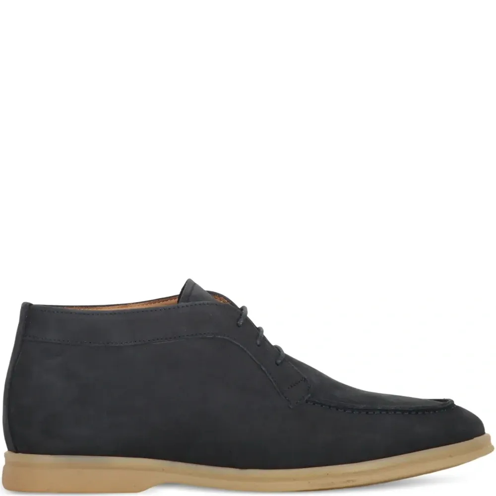 Ботинки на шнуровке