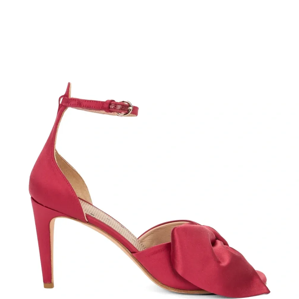 Босоножки с ремешком на щиколотке и бантом