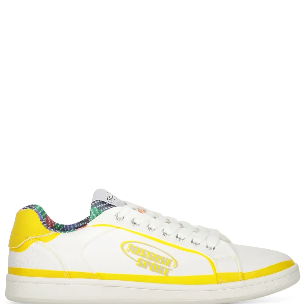 Кроссовки с логотипом