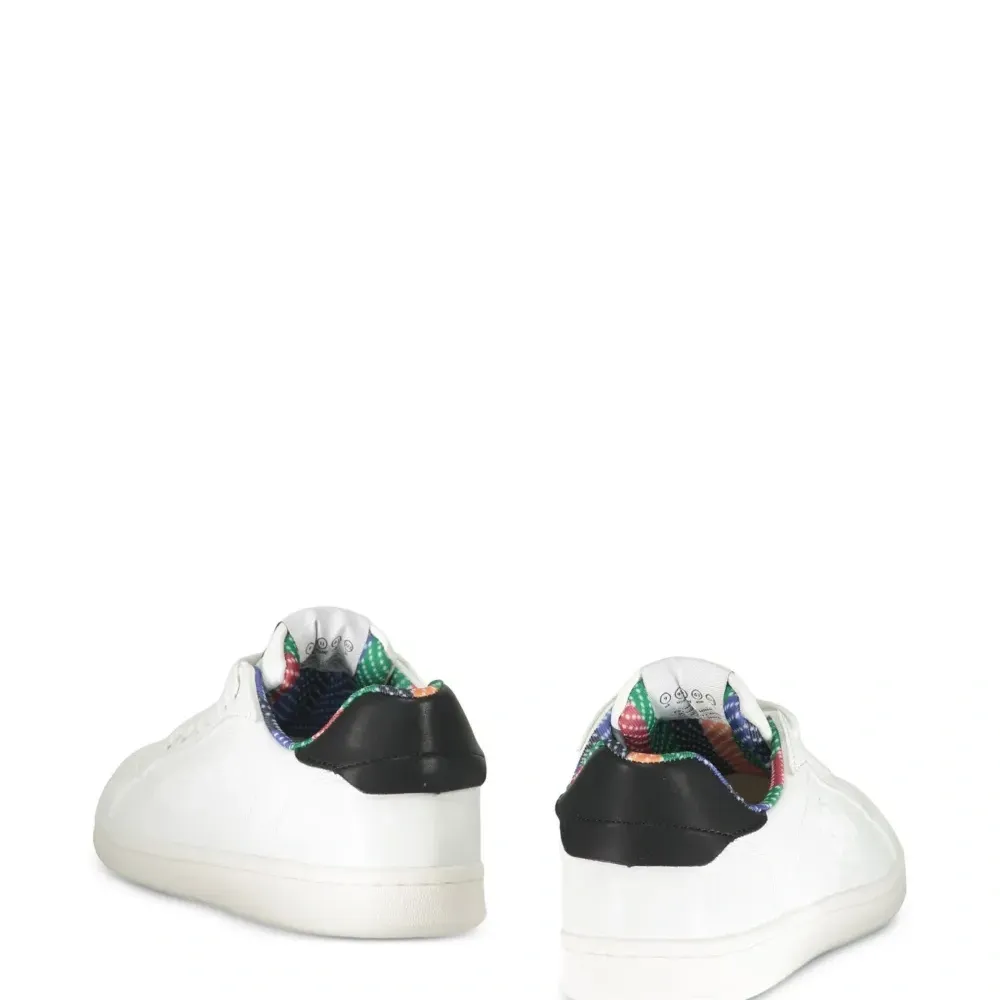 Кроссовки на шнуровке