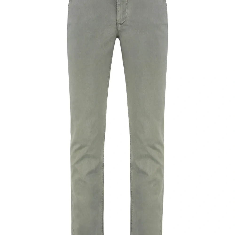 Брюки на пуговицах