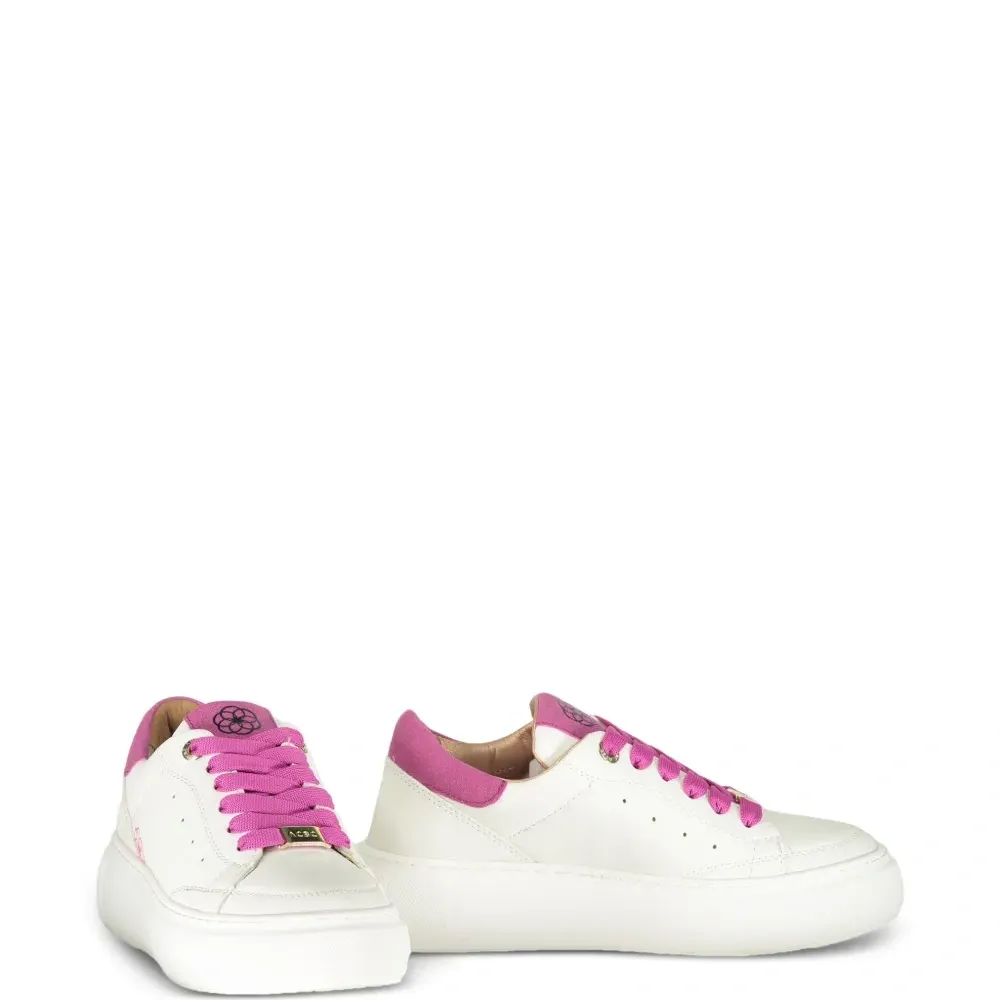 Кроссовки с цветочной аппликацией