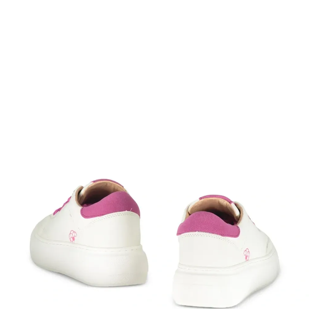 Кроссовки с цветочной аппликацией