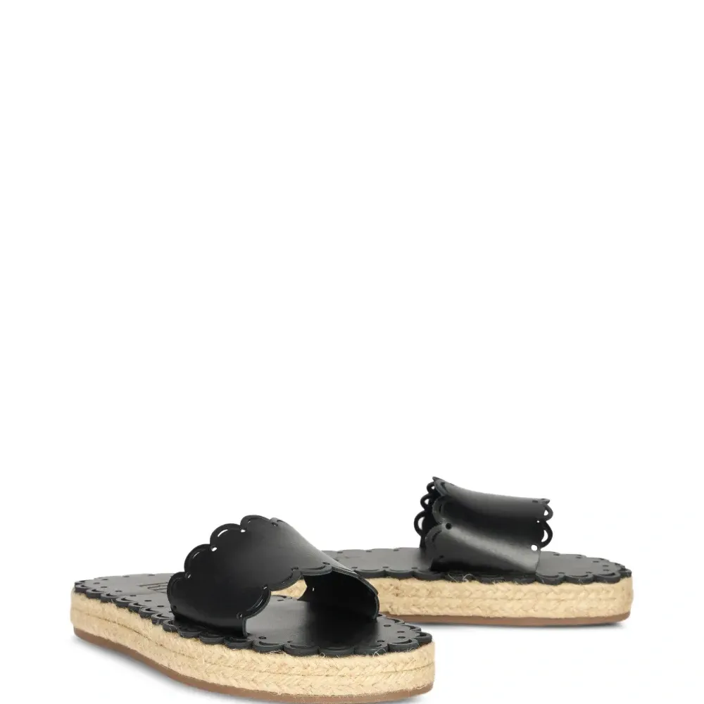 Босоножки с зубчатой отделкой