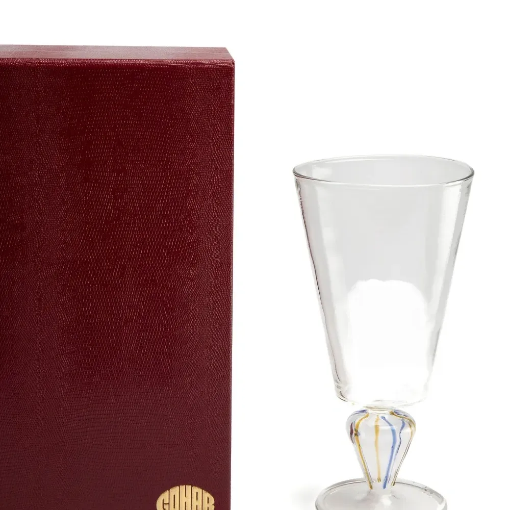 Ваза в форме цветной ножки