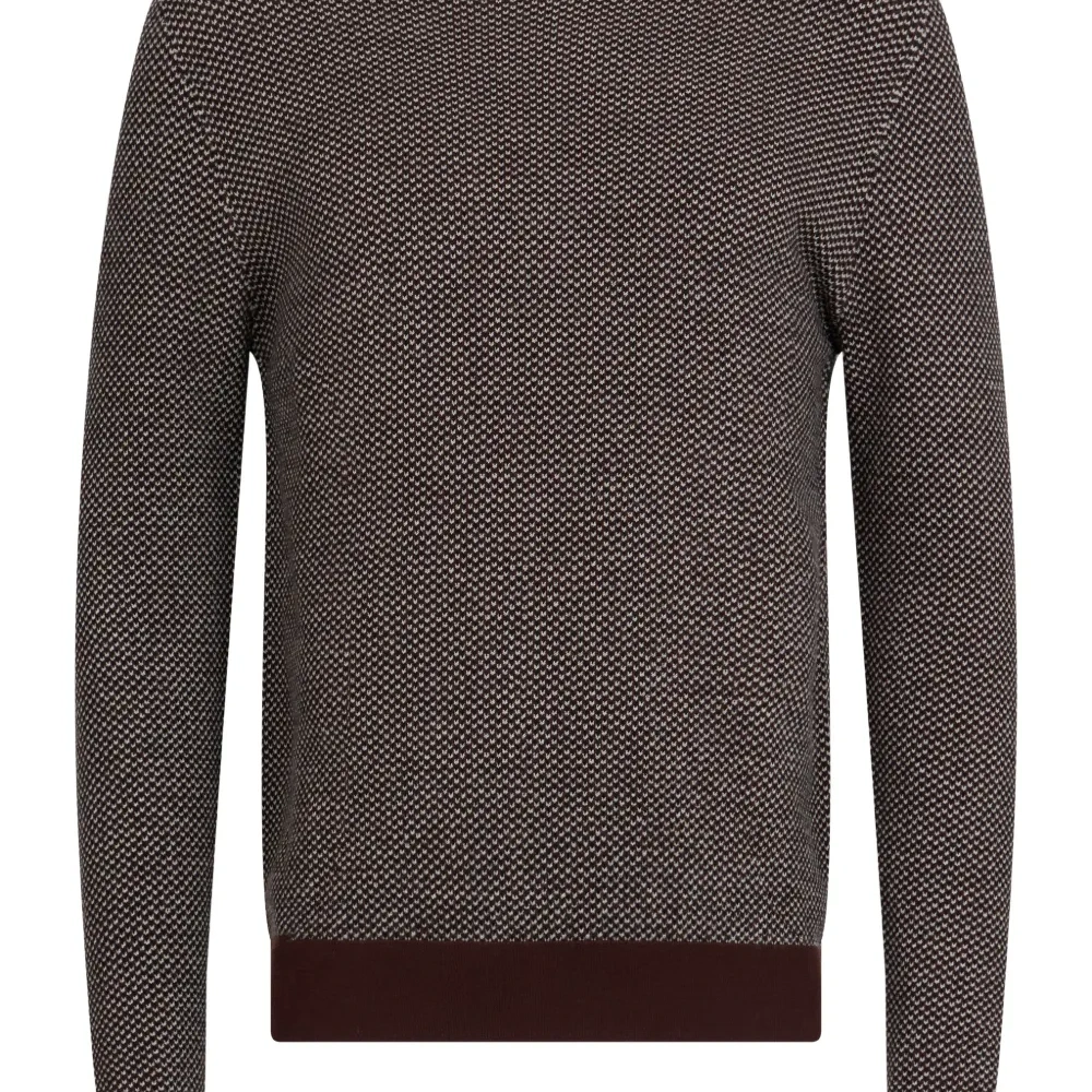 Вязаный свитер с узором и круглым вырезом