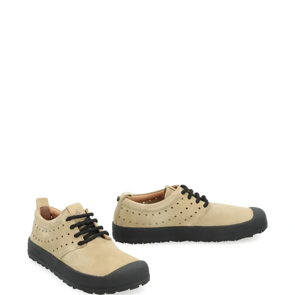 кроссовки на шнуровке