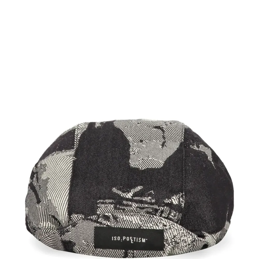 Кепка с абстрактным принтом