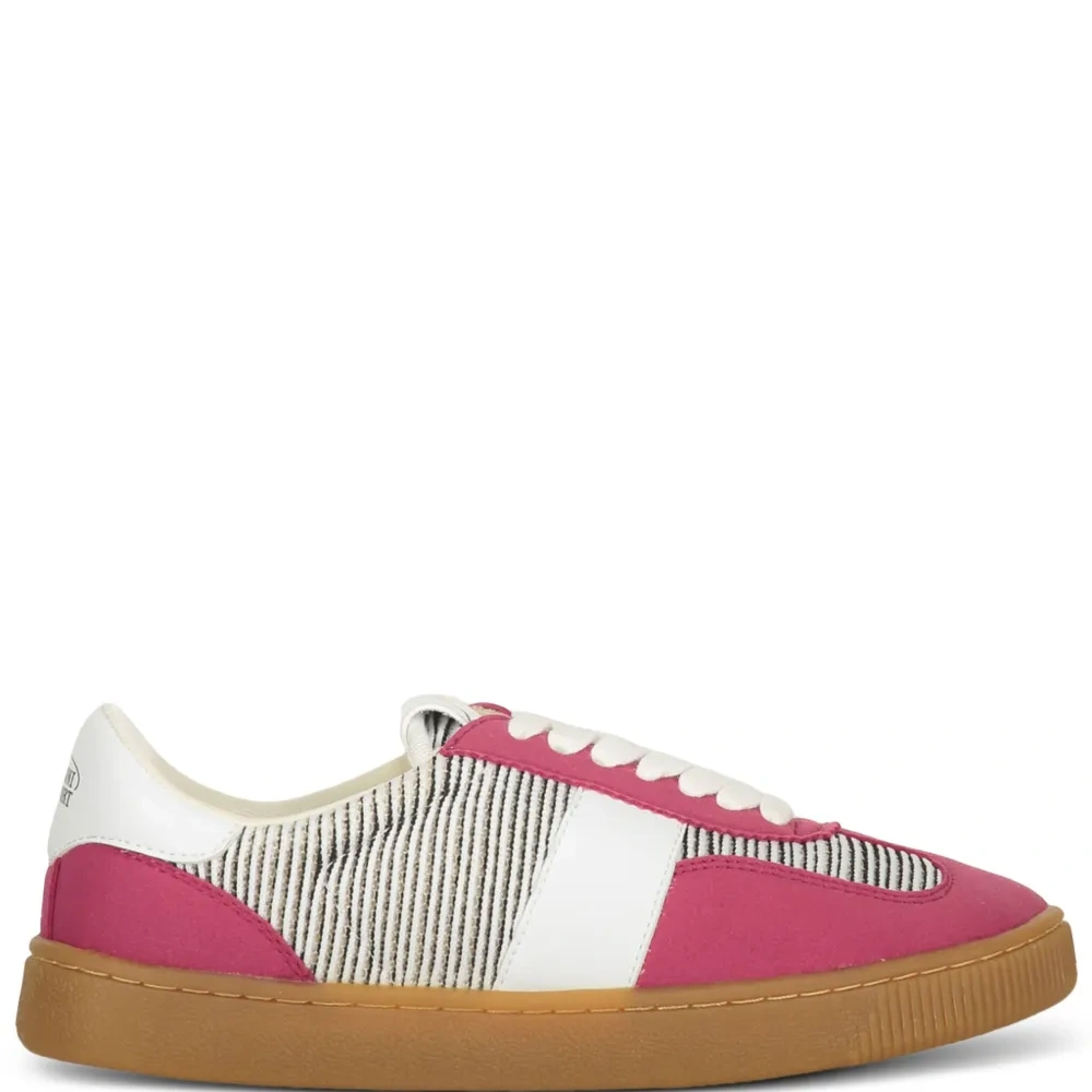 Кроссовки с логотипом