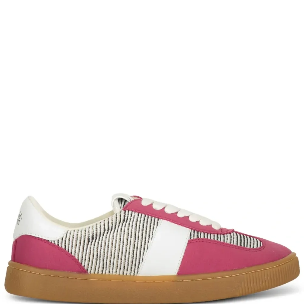 Кроссовки с логотипом