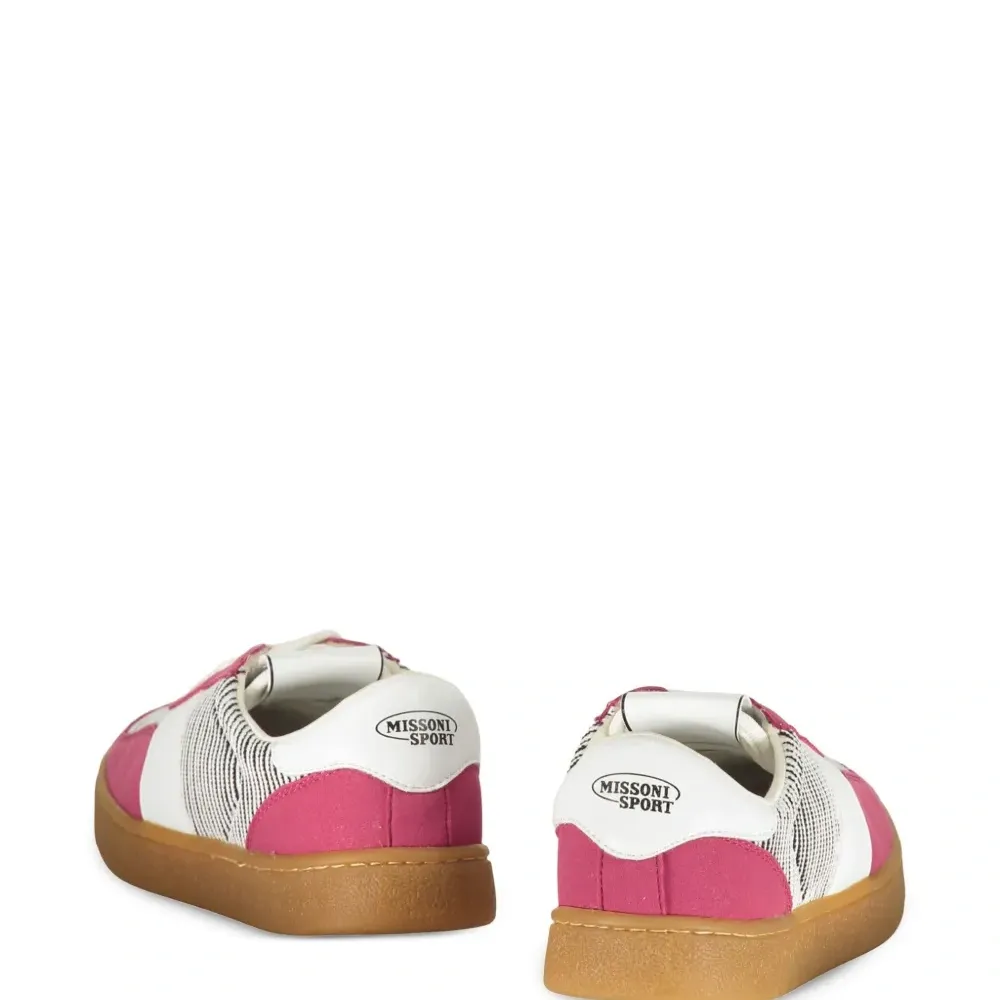 Кроссовки с логотипом