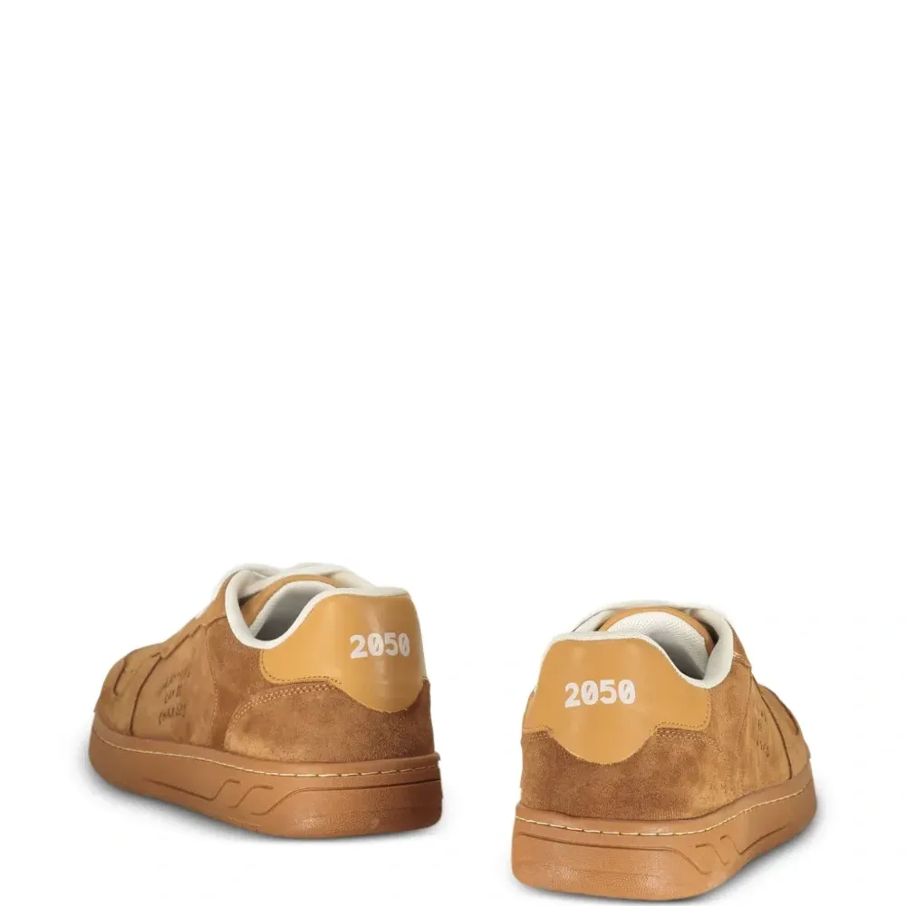 Кроссовки на шнуровке