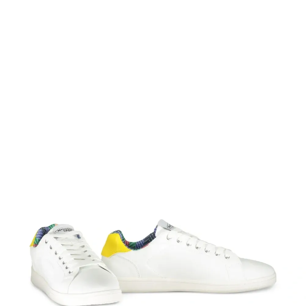 Кроссовки с закругленным носком