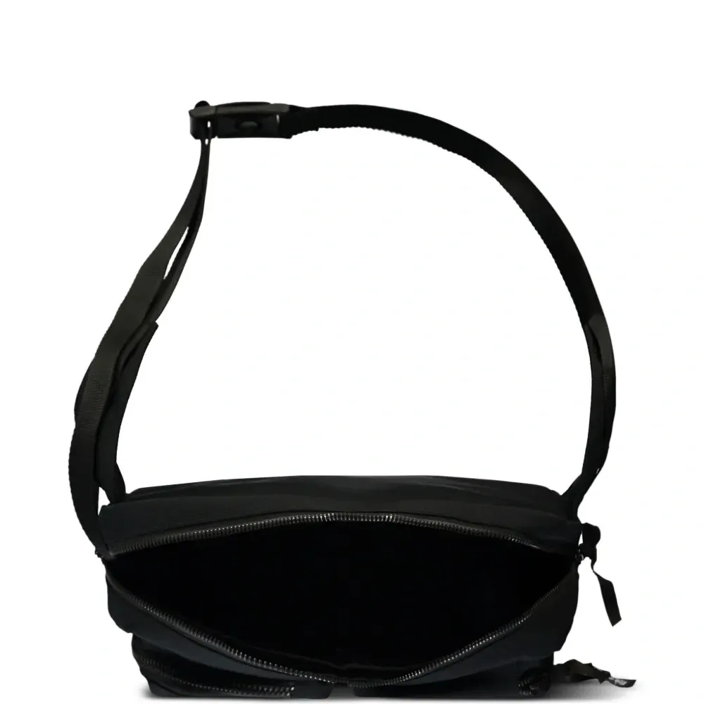 Поясная сумка с нашивкой-логотипом