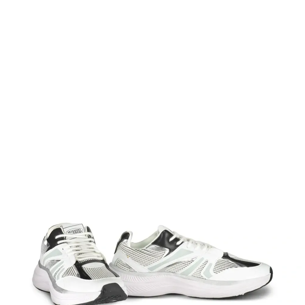 Кроссовки с логотипом