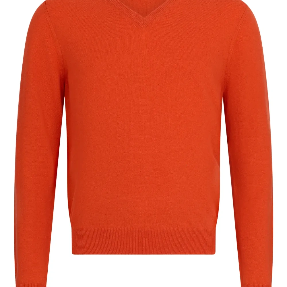 Свитер с V-образным вырезом