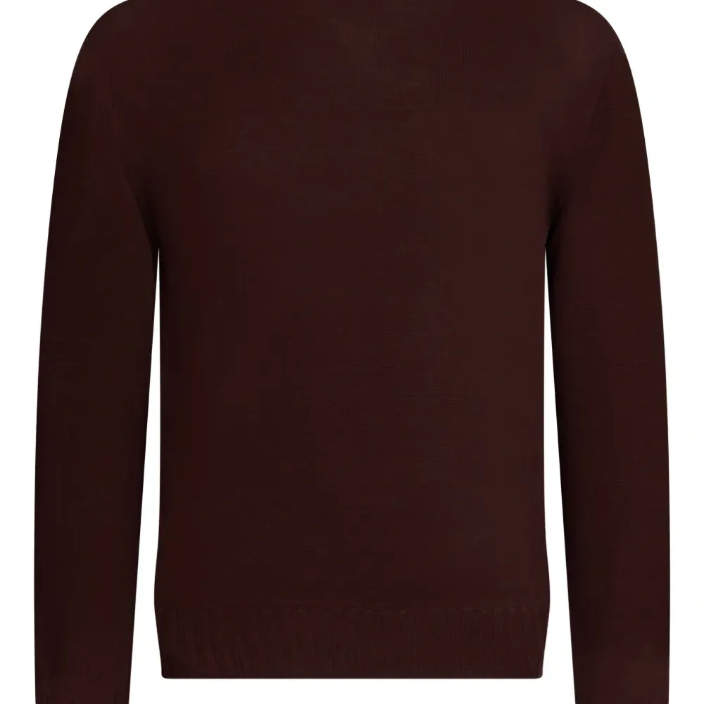 Свитер с круглым вырезом