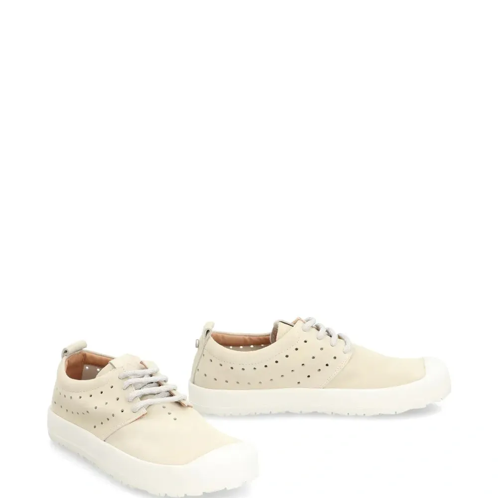 кроссовки на шнуровке