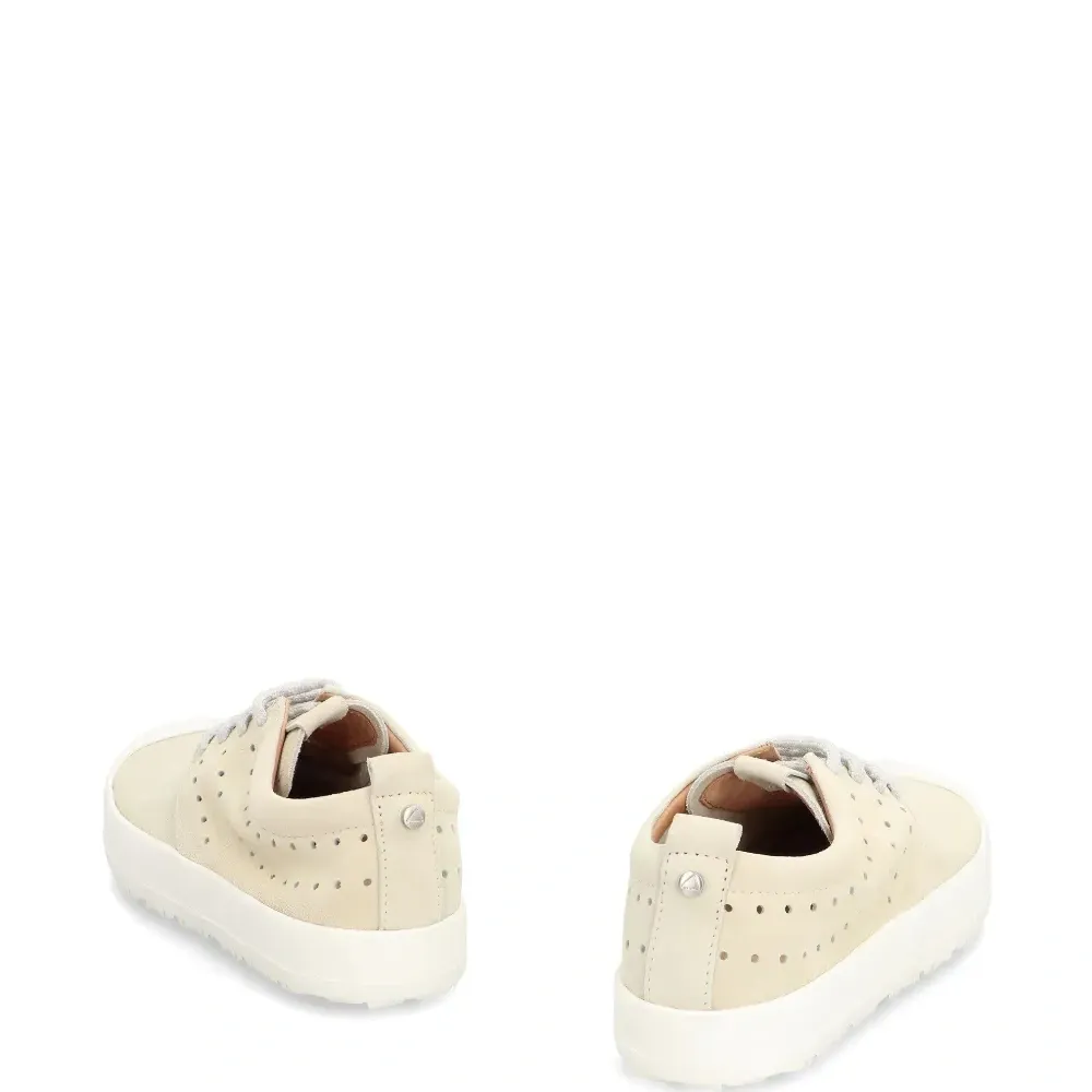 кроссовки на шнуровке