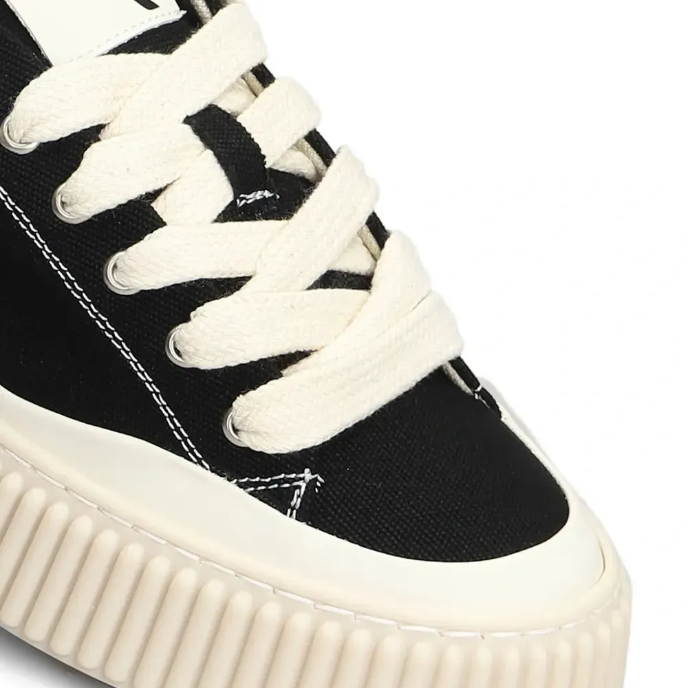 Кеды из канваса