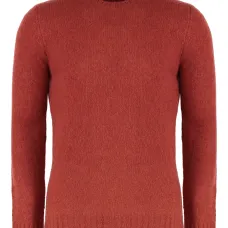 Свитер с круглым вырезом