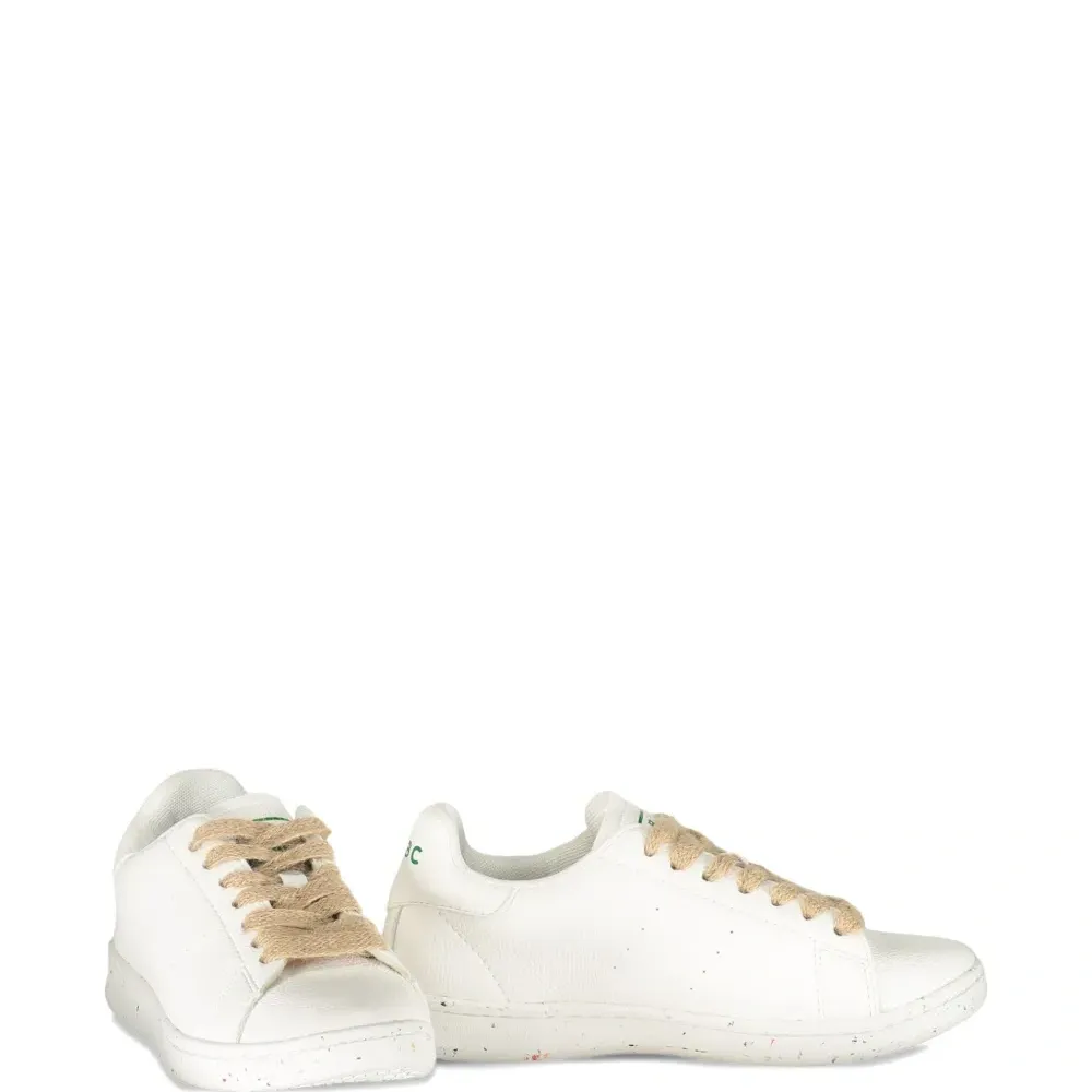 Кроссовки с логотипом