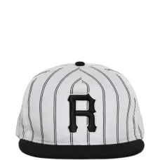 Бейсболка в тонкую полоску