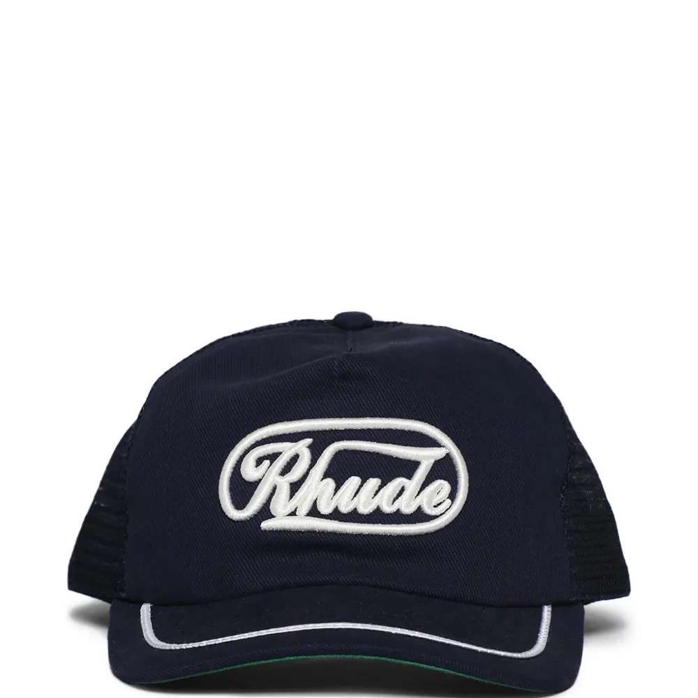 Кепка с вышитым логотипом