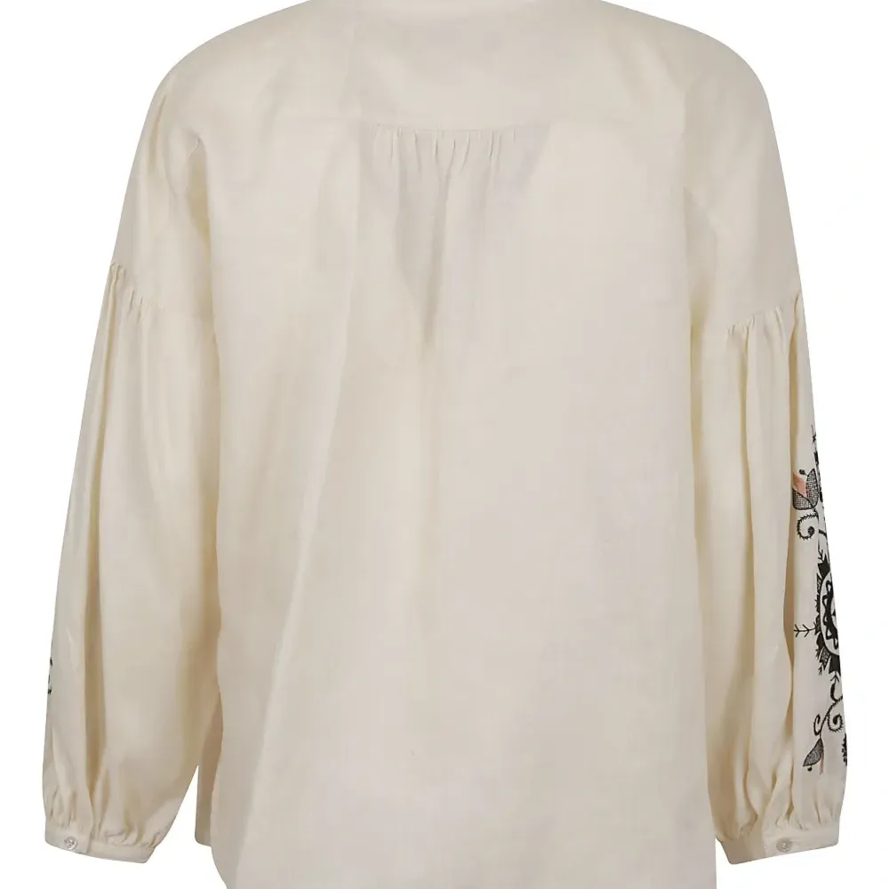 Блузка с декорированными рукавами