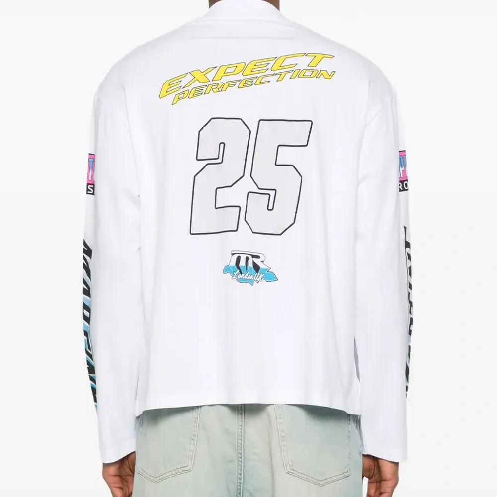 Футболка с воротником-воронкой