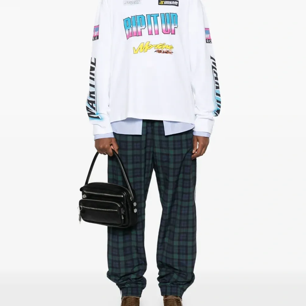 Футболка с воротником-воронкой