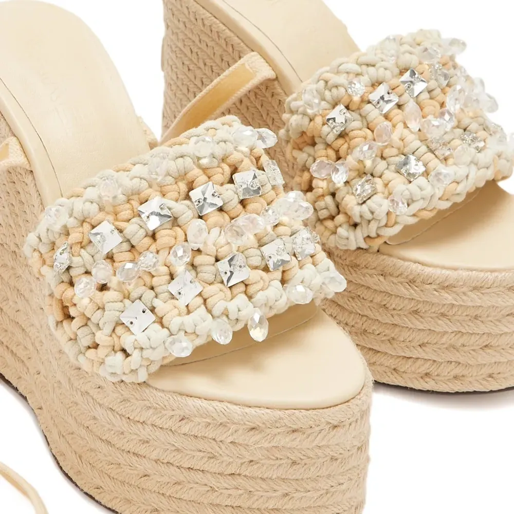 босоножки на танкетке с бусинами